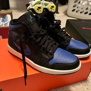 Jordan 1 Mid Hyper Royal